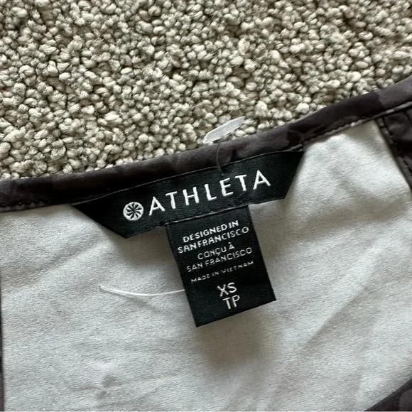 Athleta Zephyr Refined Tank Black Lumen Floral‎ Lightweight Size XS - Picture 2 of 6